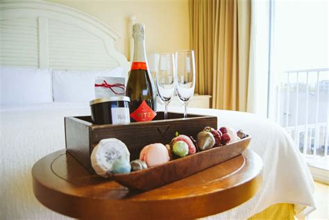Hotel Amenities .